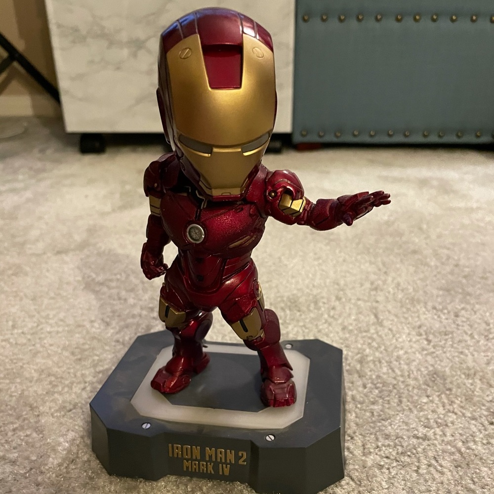 Iron man figure (lights up)